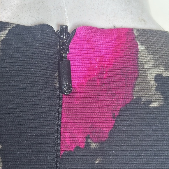 (T2) Trina Turk Pink Sheath Dress with Bell Sleeves, size 0 - Picture 9 of 16